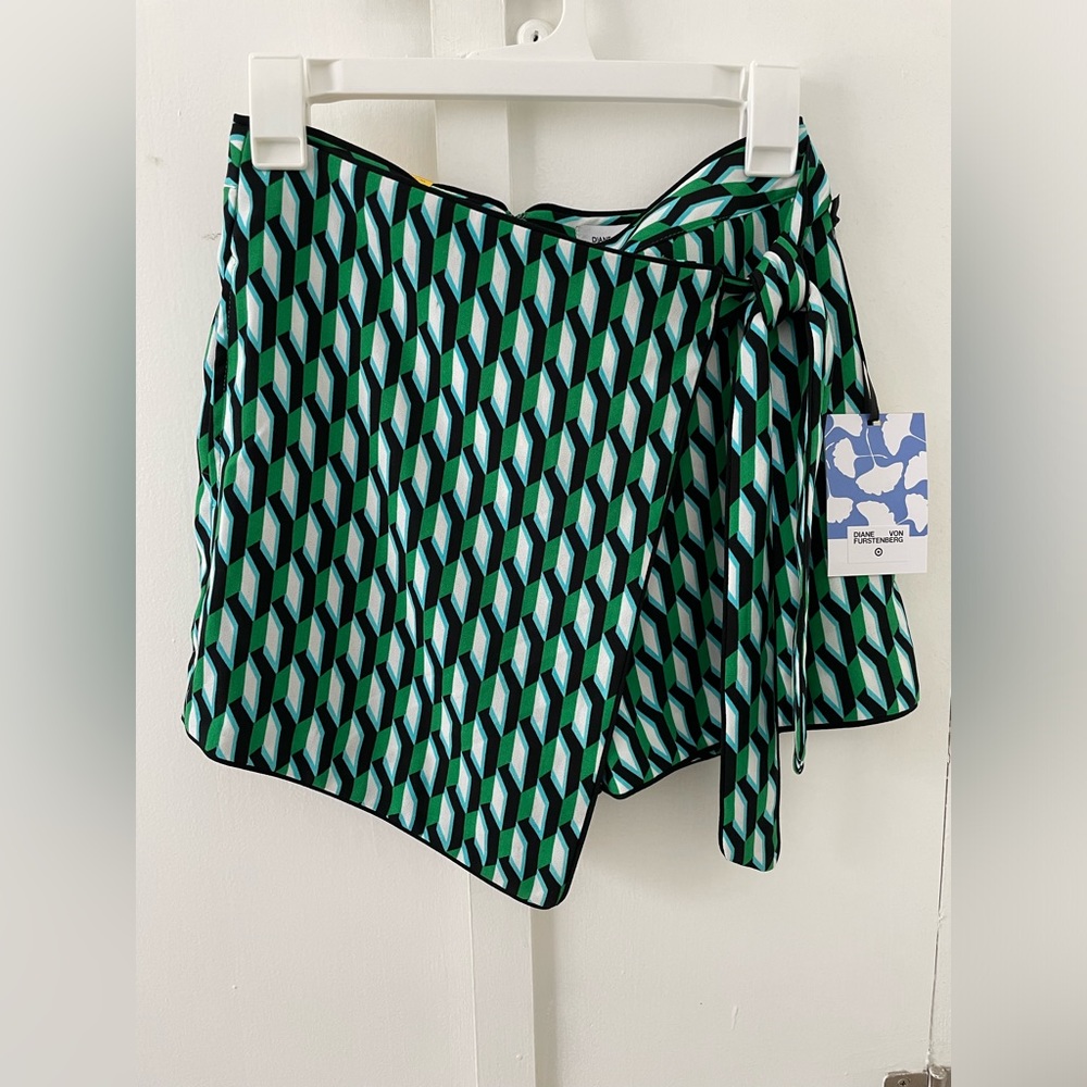 Diane von Furstenberg x Target Side Wrap Arrow Geo Green Mini Skort